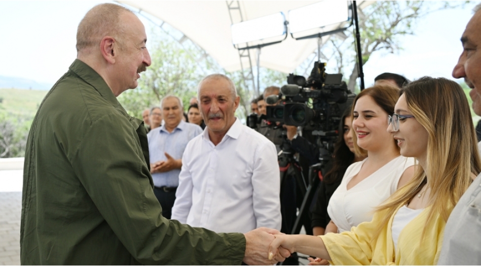 200-illik-qara-buludu-ustumuzden-goturdunuz