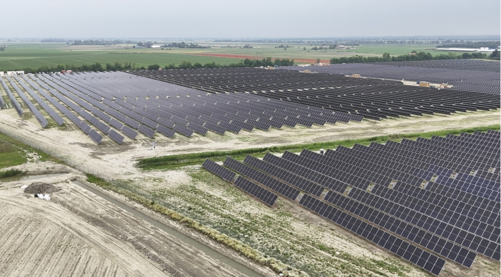 ardnf-italiyada-enfinitynin-gunesh-enerjisi-aktivlerinin-49-ni-alib
