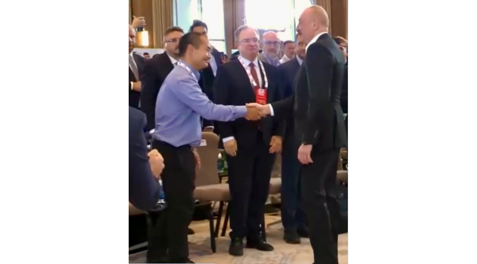 hech-bir-prezident-metbuata-ve-reqemsal-innovasiyalara-bu-qeder-semimi-destek-vermeyib-dennis-yu