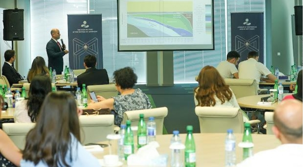 dovlet-neft-fondu-media-numayendeleri-uchun-investisiya-portfeli-ve-gelirlilik-yanashmasi-movzusunda-telim-kechirib-foto