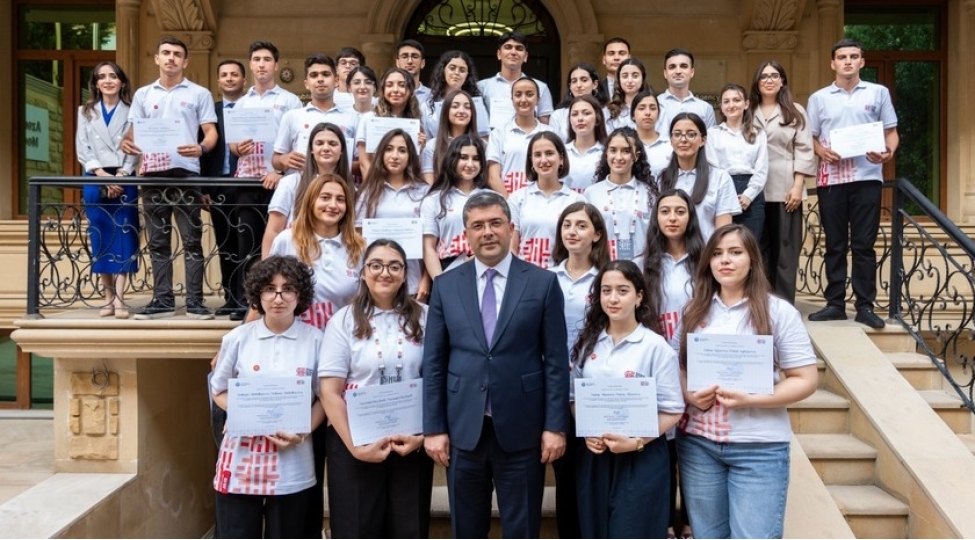 iii-shusha-qlobal-media-forumuna-qatilan-media-konullulerine-teshekkurnameler-verilib-foto
