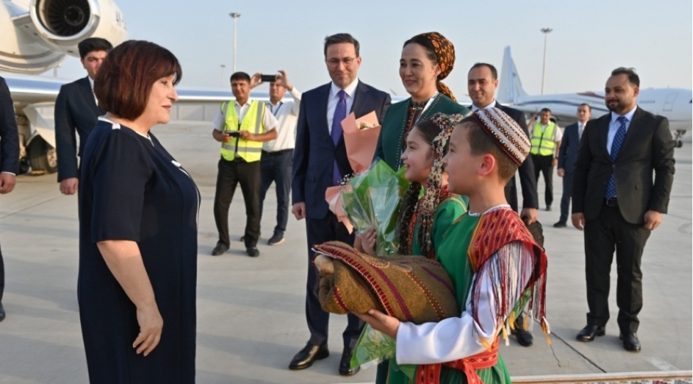 sahibe-qafarova-turkmenistana-ishguzar-sefere-gedib