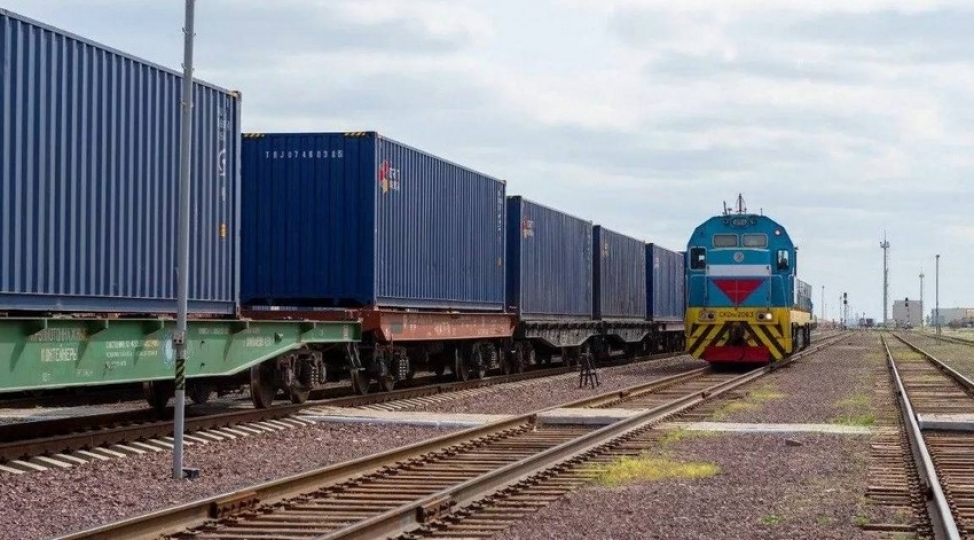 qazaxistanda-demir-yolu-ile-tranzit-yuk-dashimalarinin-100-milyon-tona-qeder-artacagi-gozlenilir