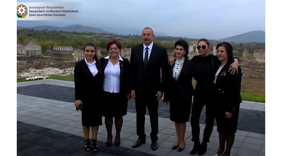 kechmish-mecburi-kochkunler-mehriban-eliyevani-tebrik-etdiler-video