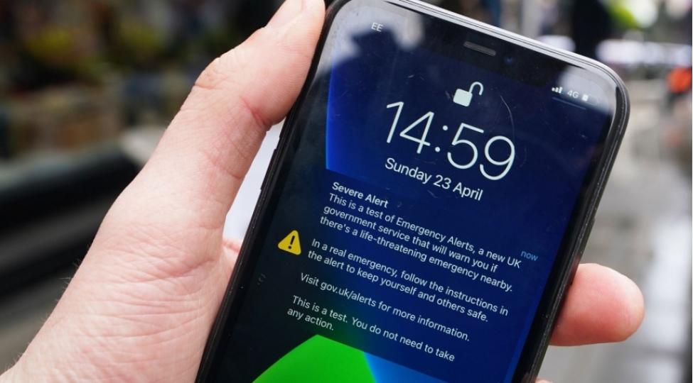britaniyada-mobil-telefonlara-fovqelade-xeberdarliq-siqnali-gonderilecek