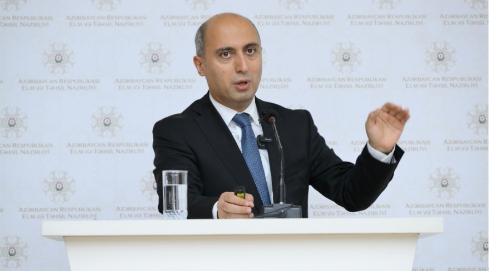 muellimleri-sinifin-temirine-kimse-mecbur-ede-bilmez-nazir