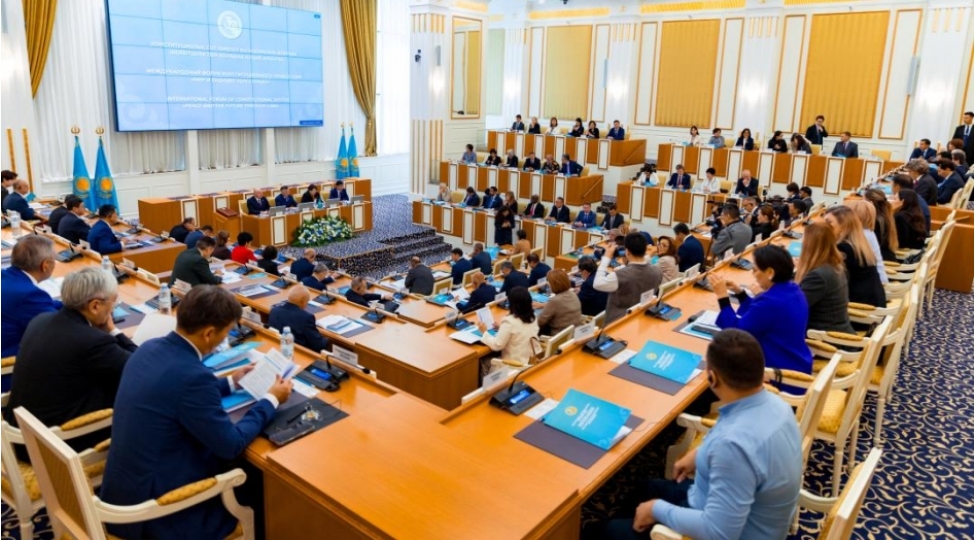azerbaycan-astanada-konstitusiya-huququna-hesr-olunmush-beynelxalq-tedbirde-temsil-olunub