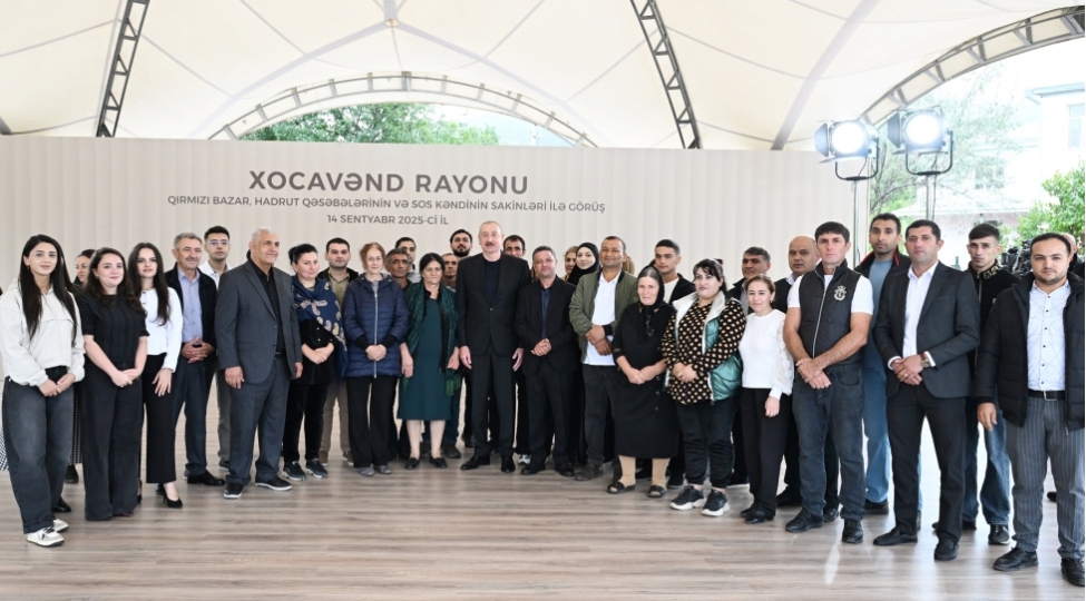 prezident-ilham-eliyev-qirmizi-bazar-hadrut-qesebelerinin-ve-sos-kendinin-sakinleri-ile-gorushub