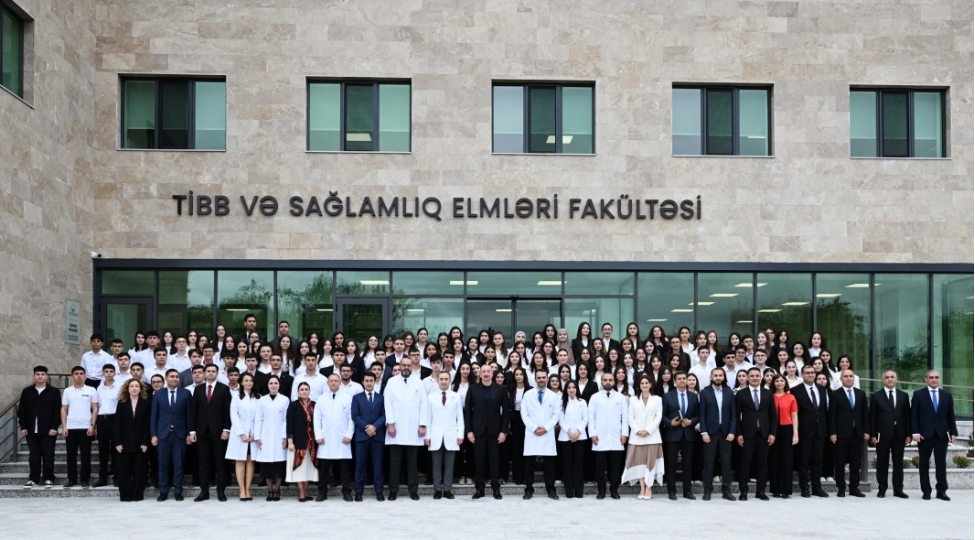 prezident-ilham-eliyev-qarabag-universitetinin-klinikasi-binasinin-tibb-ve-saglamliq-elmleri-fakultesinin-tedris-korpusunun-achilishinda-ishtirak-edib