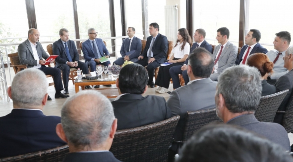 shamaxida-aqrar-sahede-dovletin-destek-mexanizmleri-movzusunda-panel-muzakireler-kechirilib
