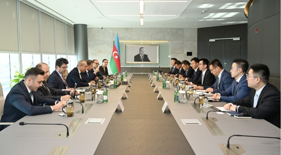 azerbaycan-chinle-berpaolunan-enerji-ve-su-resurslarinin-idare-olunmasi-sahesinde-emekdashliq-imkanlarini-muzakire-edib-foto