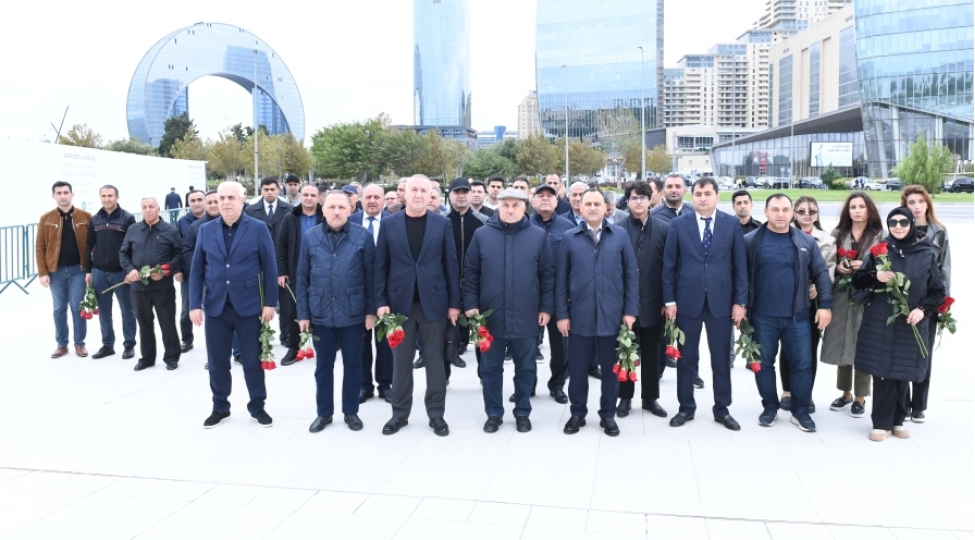 qachqinlarin-ve-mecburi-kochkunlerin-ishleri-uzre-dovlet-komitesinin-kollektivi-zefer-parkini-ziyaret-edib