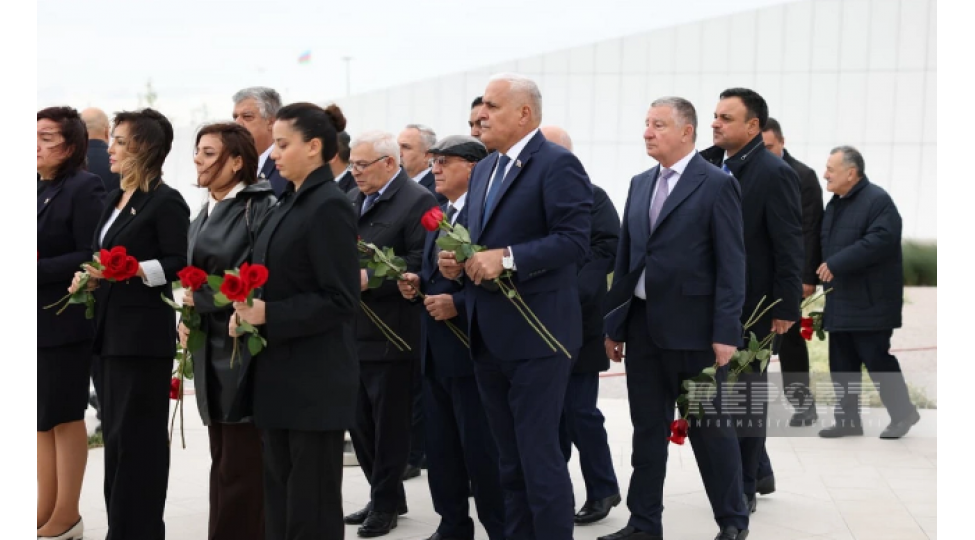 azerbaycan-xalqi-zefer-parkini-ziyaret-edir