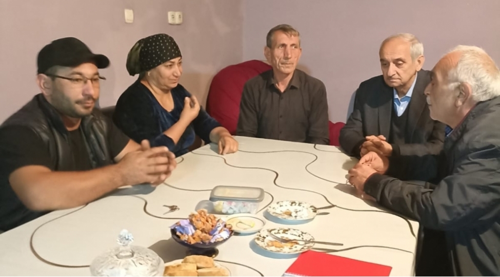 shehid-anasi-oglunun-qapini-achib-boynuna-sarilacagi-gunu-gozleyir