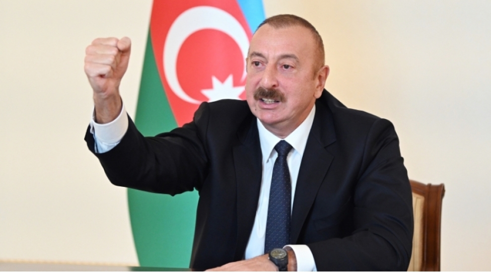 demir-yumruq-milli-birliyin-en-guclu-remzidir