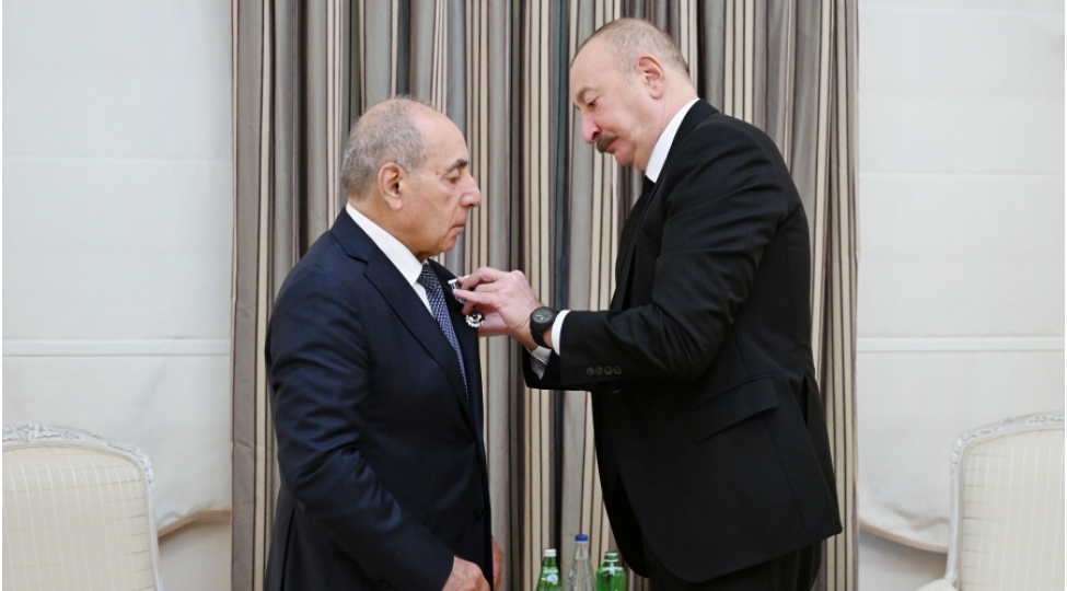 prezident-ilham-eliyev-yaqub-eyyubova-istiqlal-ordenini-teqdim-edib