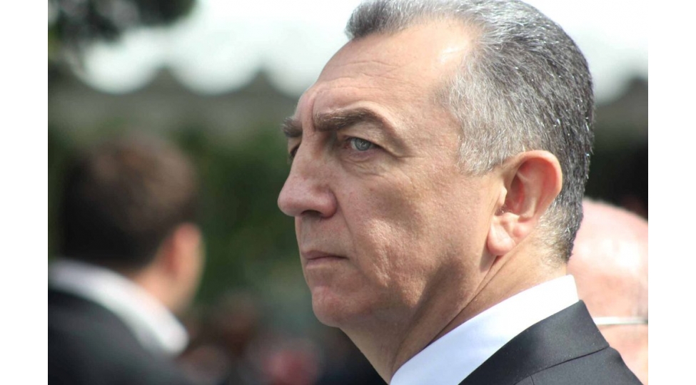 eldar-ezizov-bezen-memurlarin-xeyanet-yoluna-dushmesi-hallari-ile-qarshilashiriq