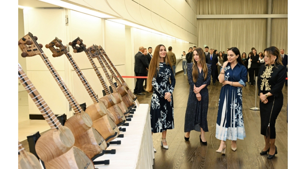 heyder-eliyev-fondunun-desteyi-ile-alinan-musiqi-aletlerinin-teqdimati-olub