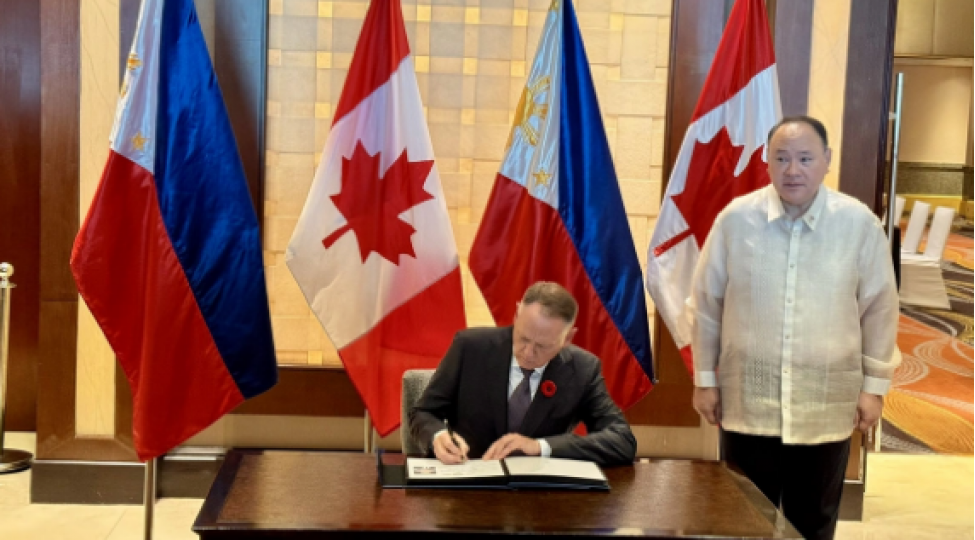 filippin-kanada-ile-silahli-quvvelerin-statusu-haqqinda-sazish-baglayib