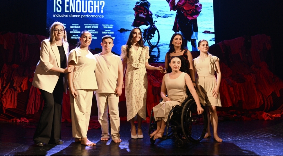 art-weekend-cherchivesinde-ne-qeder-kifayetdir-adli-inkluziv-reqs-tamashasi-teqdim-edilib