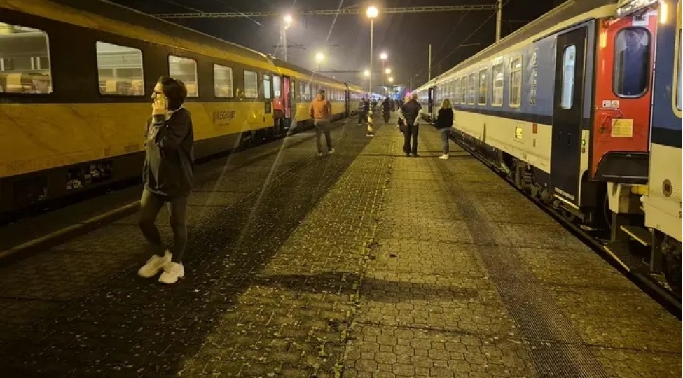 novinky-chex-respublikasinda-demir-yolu-ogurlugu-sebebinden-onlarla-qatar-dayandi