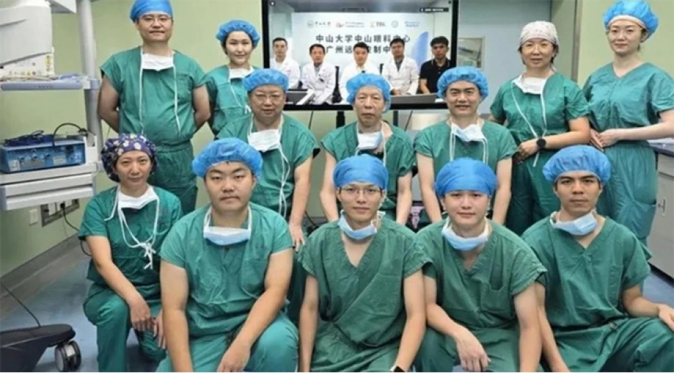 chinde-oftalmoloqlar-dunyada-ilk-defe-4200-km-den-chox-mesafede-olan-xesteni-emeliyyat-edibler