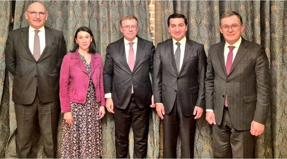 bakida-azerbaycan-ve-fransa-diplomatlari-arasinda-danishiqlar-aparilib