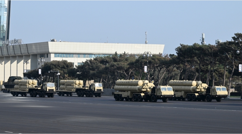 bakidaki-paradda-numayish-etdirilen-silah-sistemleri-texnikalar-ve-aviasiya-vasiteleri-azerbaycanin-herbi-qudretinin-eyani-gostericisidir