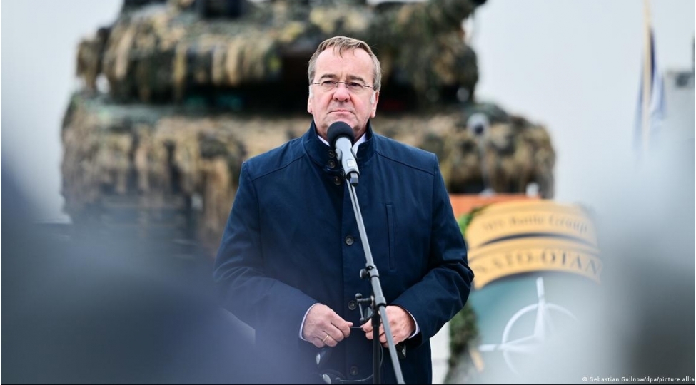 almaniyanin-mudafie-nazirinden-muharibe-achiqlamasi