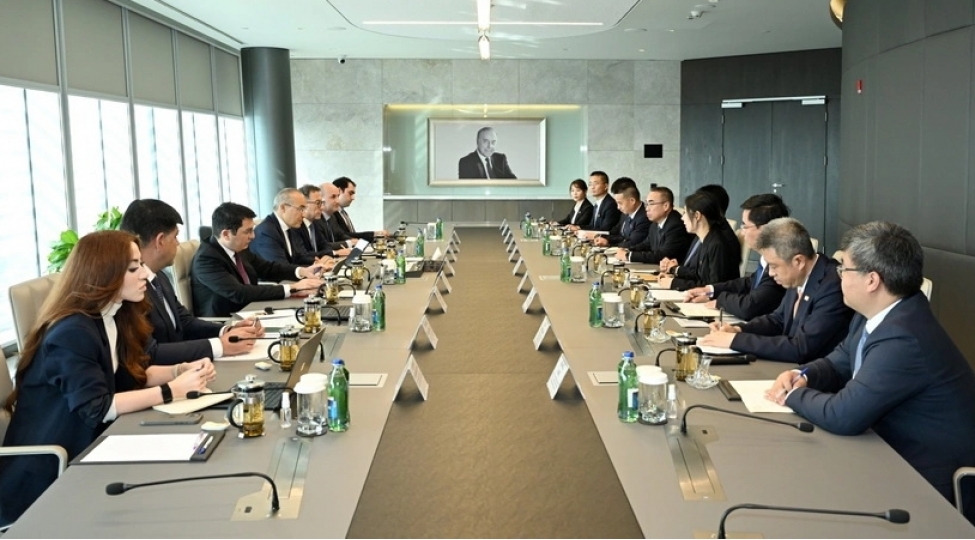 azerbaycan-chin-shirketi-ile-birge-yashil-enerji-senaye-parki-layihesinin-perspektivlerini-muzakire-edib
