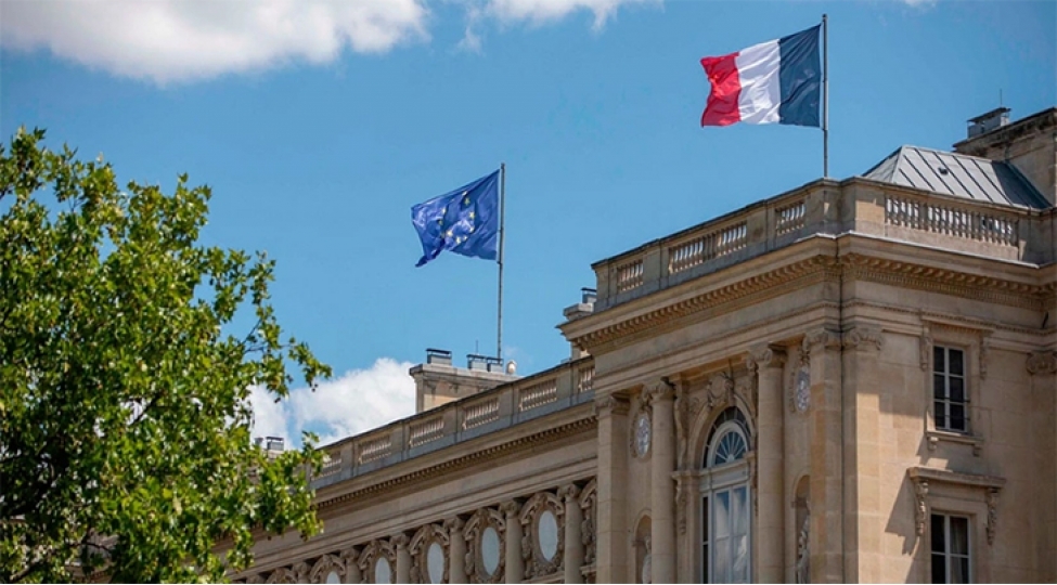 fransa-rusiyanin-ukraynaya-zerbeleri-zamani-azerbaycan-sefirliyinin-zerer-gormesini-pisleyib