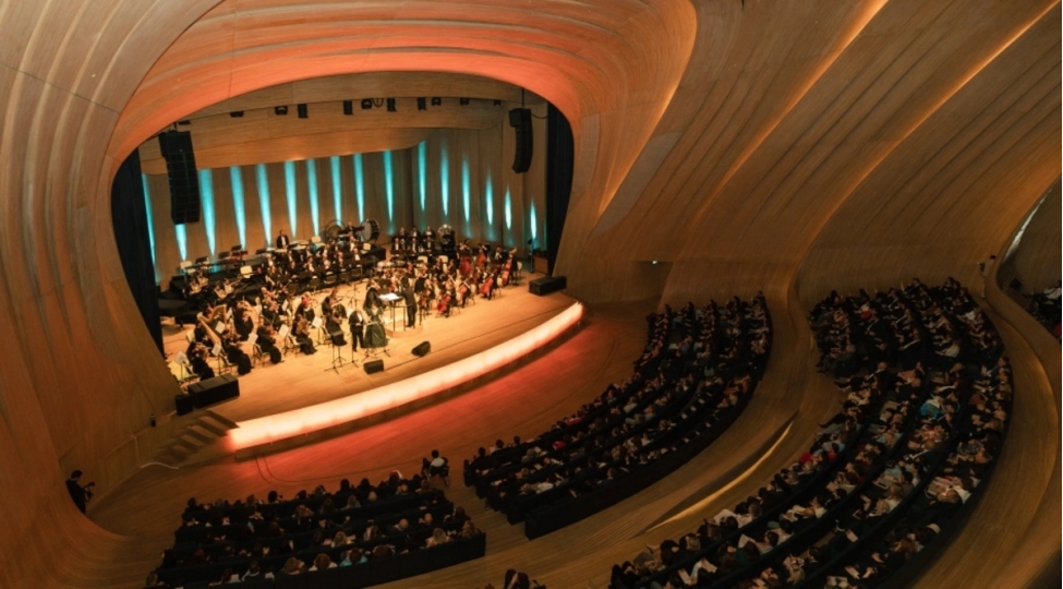 plasido-dominqo-heyder-eliyev-merkezinde-chixish-edib