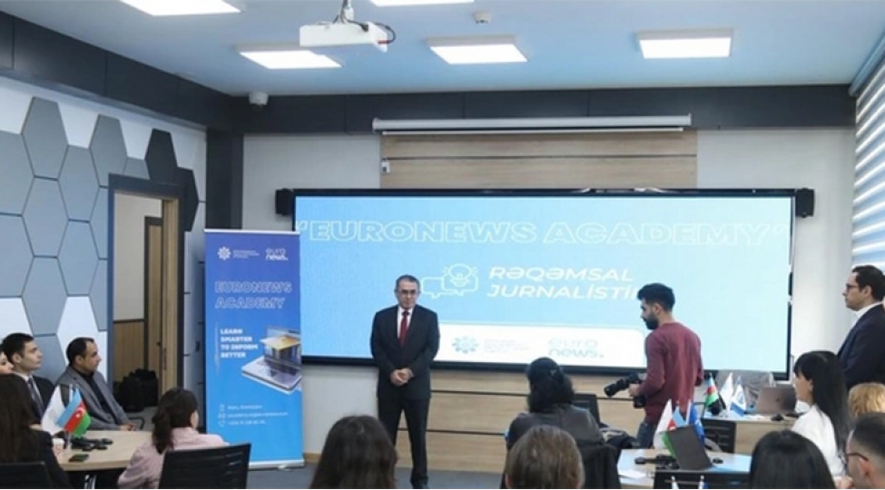 euronews-academy-layihesi-cherchivesinde-reqemsal-jurnalistika-movzusunda-telim-proqramina-bashlanib