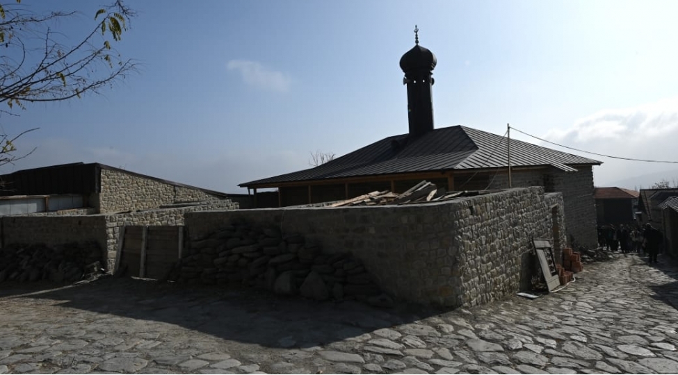 basqal-qesebesinde-haci-bedel-mescidinde-temir-ishleri-yekunlashmaq-uzredir