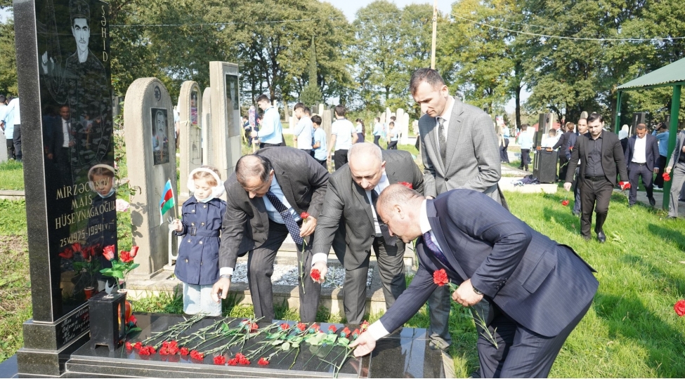 genc-neslin-vetene-torpaga-bayraga-bagliliq-hisslerinin-tezahuru