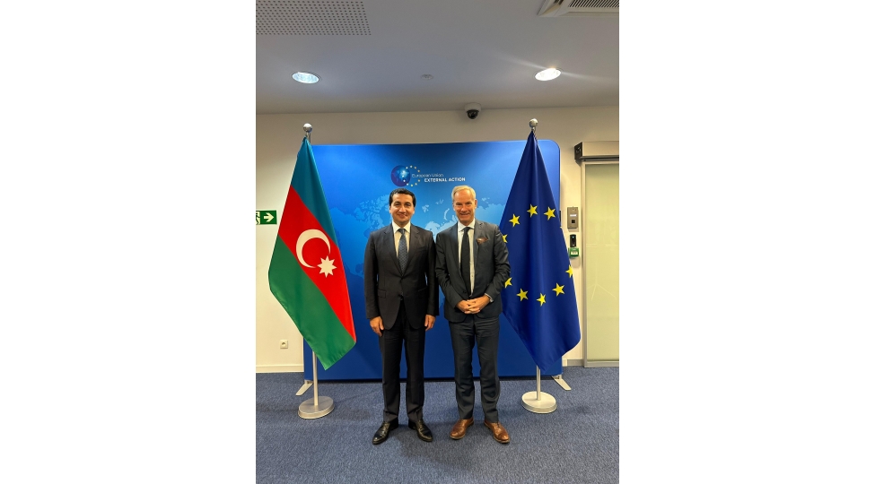 azerbaycan-prezidentinin-komekchisi-hikmet-haciyev-ai-nin-resmi-shexsleri-ile-gorushub