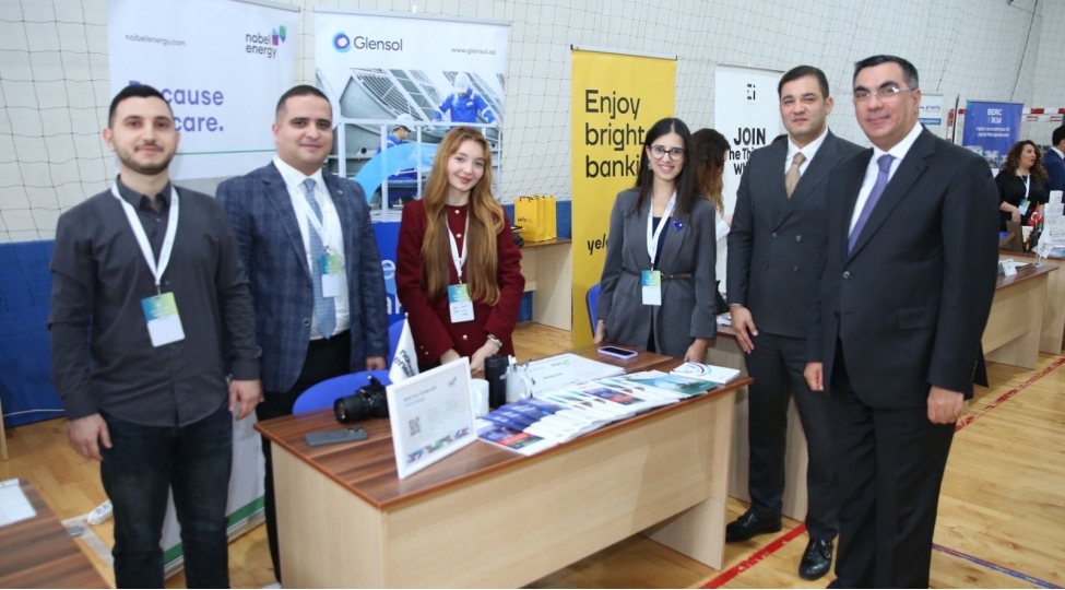 baki-ali-neft-mektebinde-karyera-sergisi-kechirildi