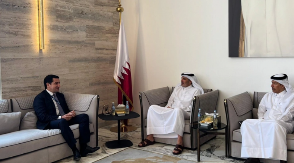 hikmet-haciyev-qeter-emirinin-milli-tehlukesizlik-uzre-mushaviri-ile-gorushub