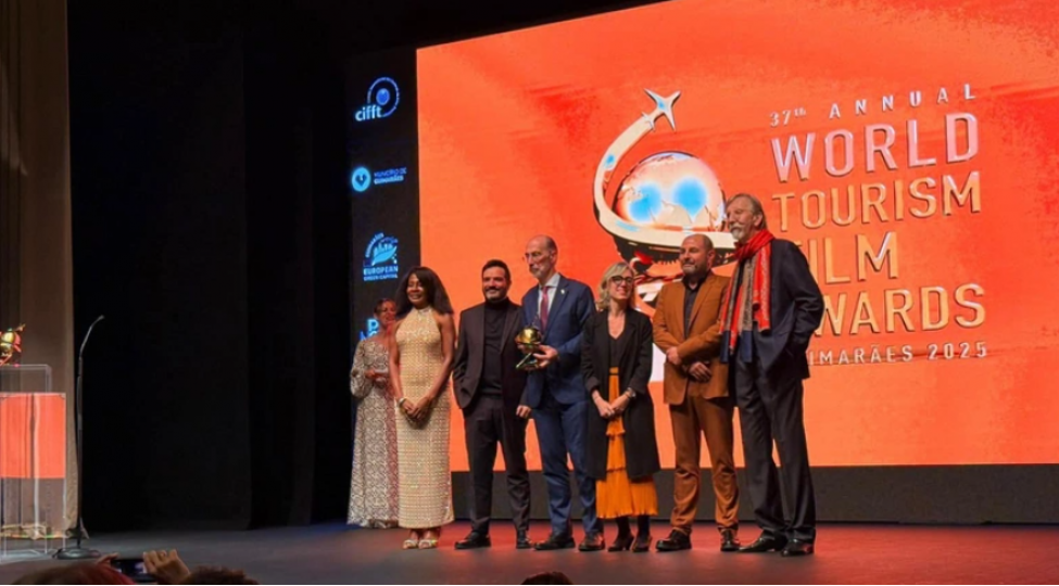 dunya-turizm-filmlerinin-qalibleri-mukafatlandirilib