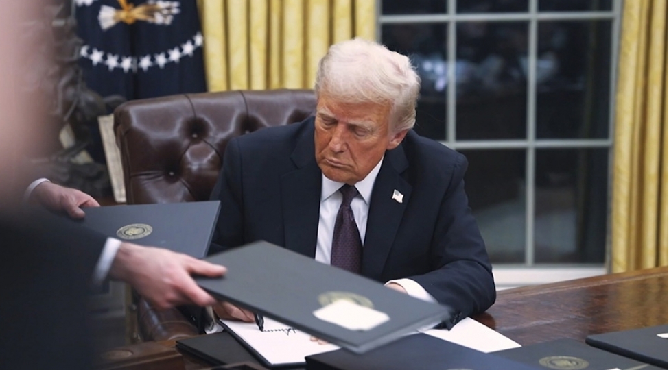 tramp-diplomatlara-sened-shriftlerini-deyishdirmeyi-tapshirdi