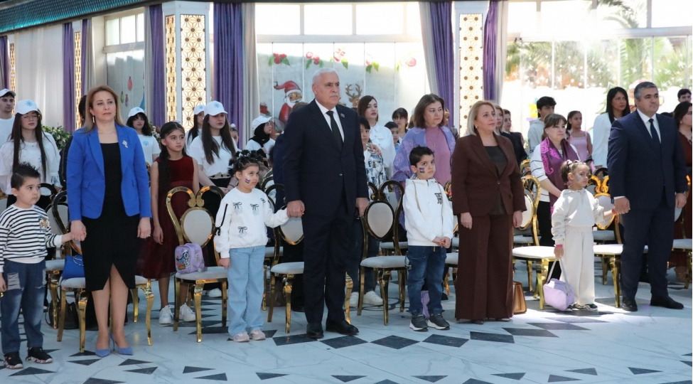 nizami-rayonunda-valideyn-himayesinden-mehrum-olmush-ushaqlar-uchun-yeni-il-shenliyi-kechirilib-foto