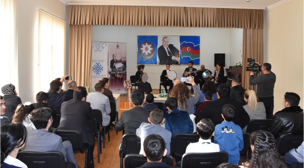 yevlaxda-qarmon-ve-xanendelik-ixtisaslari-uzre-ustad-dersleri-kechirilib-foto