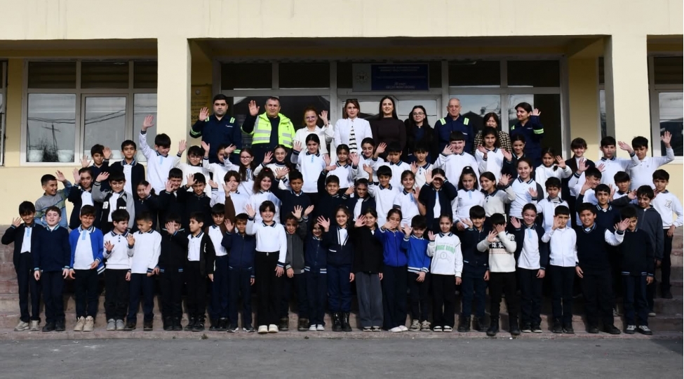 azneft-ib-106-sayli-orta-mektebde-shagirdler-uchun-novbeti-seyyar-tibbi-muayine-aksiyasi-kechirib