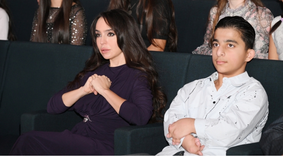 leyla-eliyeva-ve-alena-eliyeva-ushaq-incesenet-festivalinin-yekun-mukafatlandirma-merasiminde-ishtirak-edibler