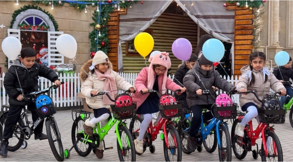 leyla-eliyevanin-teshebbusu-ile-yevlax-sheherinde-ushaqlar-uchun-yeni-il-tedbiri-teshkil-olunub