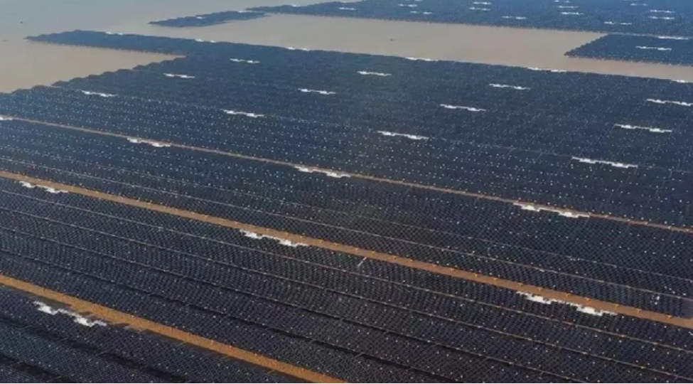 chin-dunyanin-en-boyuk-deniz-gunesh-elektrik-stansiyasini-milli-elektrik-shebekesine-qoshmagi-basha-chatdirib