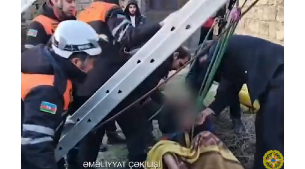 quyuya-dushen-yashli-kishi-bele-xilas-edildi-video