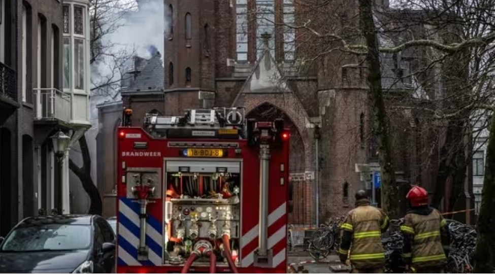 niderlandda-yeni-il-gecesi-polis-ve-tecili-yardim-xidmetlerine-qarshi-zorakiliq-edilib