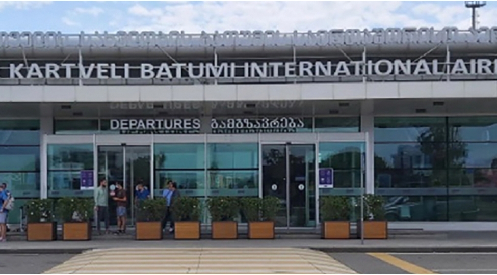 guclu-kulek-batumi-hava-limaninda-problemler-yaradib