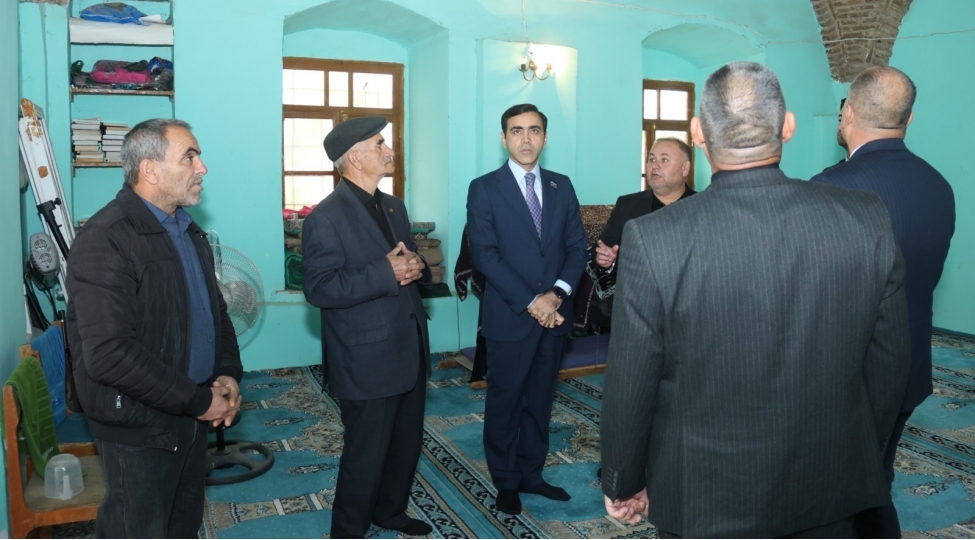 anar-memmedov-terterin-qaynaq-kend-mescidini-ziyaret-edib